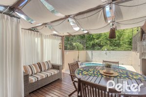 Casa à venda com 272m², 3 dormitórios, 1 suíte, 4 vagas, no bairro Tristeza em Porto Alegre