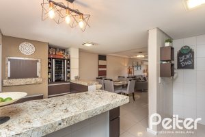 Casa à venda com 272m², 3 dormitórios, 1 suíte, 4 vagas, no bairro Tristeza em Porto Alegre