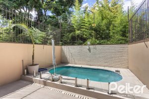 Casa à venda com 272m², 3 dormitórios, 1 suíte, 4 vagas, no bairro Tristeza em Porto Alegre