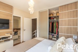 Casa à venda com 272m², 3 dormitórios, 1 suíte, 4 vagas, no bairro Tristeza em Porto Alegre