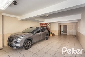 Casa à venda com 272m², 3 dormitórios, 1 suíte, 4 vagas, no bairro Tristeza em Porto Alegre