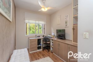 Casa à venda com 272m², 3 dormitórios, 1 suíte, 4 vagas, no bairro Tristeza em Porto Alegre