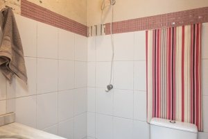 Casa à venda com 272m², 3 dormitórios, 1 suíte, 4 vagas, no bairro Tristeza em Porto Alegre