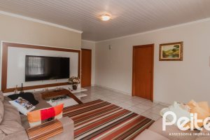 Casa à venda com 159m², 3 dormitórios, 1 suíte, 4 vagas, no bairro Tristeza em Porto Alegre