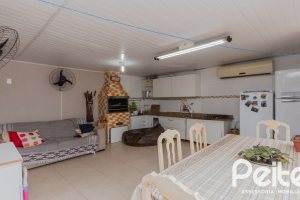 Casa à venda com 159m², 3 dormitórios, 1 suíte, 4 vagas, no bairro Tristeza em Porto Alegre