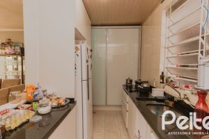 Casa à venda com 159m², 3 dormitórios, 1 suíte, 4 vagas, no bairro Tristeza em Porto Alegre