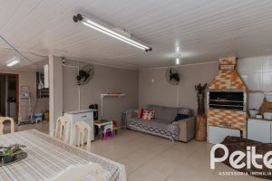 Casa à venda com 159m², 3 dormitórios, 1 suíte, 4 vagas, no bairro Tristeza em Porto Alegre