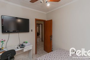 Casa à venda com 159m², 3 dormitórios, 1 suíte, 4 vagas, no bairro Tristeza em Porto Alegre
