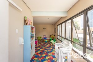 Apartamento à venda com 75m², 3 dormitórios, 1 suíte, 2 vagas, no bairro Tristeza em PORTO ALEGRE