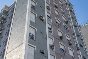 Apartamento à venda com 75m², 3 dormitórios, 1 suíte, 2 vagas, no bairro Tristeza em PORTO ALEGRE