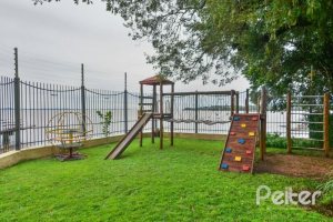 Casa em Condomínio à venda com 338m², 3 dormitórios, 1 suíte, 2 vagas, no bairro Tristeza em PORTO ALEGRE