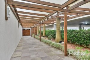 Apartamento à venda com 90m², 3 dormitórios, 1 suíte, 2 vagas, no bairro Tristeza em PORTO ALEGRE