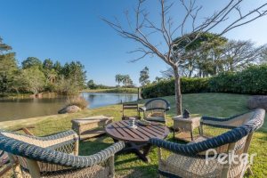 Casa em Condomínio à venda com 817m², 5 dormitórios, 5 suítes, 8 vagas, no bairro Terra Ville em PORTO ALEGRE