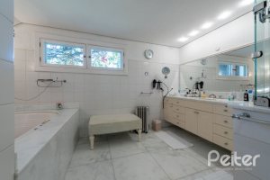 Casa em Condomínio à venda com 817m², 5 dormitórios, 5 suítes, 8 vagas, no bairro Terra Ville em PORTO ALEGRE