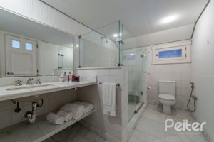 Casa em Condomínio à venda com 817m², 5 dormitórios, 5 suítes, 8 vagas, no bairro Terra Ville em PORTO ALEGRE