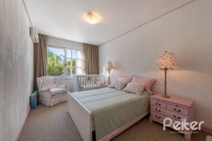 Casa em Condomínio à venda com 817m², 5 dormitórios, 5 suítes, 8 vagas, no bairro Terra Ville em PORTO ALEGRE