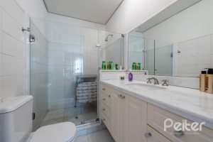 Casa em Condomínio à venda com 817m², 5 dormitórios, 5 suítes, 8 vagas, no bairro Terra Ville em PORTO ALEGRE