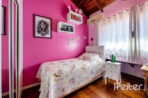 Casa em Condomínio à venda com 251m², 3 dormitórios, 1 suíte, 2 vagas, no bairro Ipanema em Porto Alegre