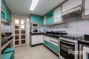 Casa em Condomínio à venda com 251m², 3 dormitórios, 1 suíte, 2 vagas, no bairro Ipanema em Porto Alegre
