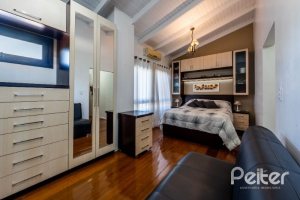 Casa em Condomínio à venda com 251m², 3 dormitórios, 1 suíte, 2 vagas, no bairro Ipanema em Porto Alegre