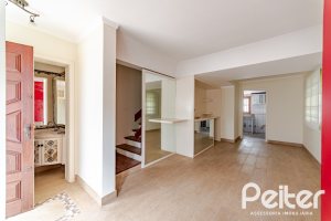 Casa em Condomínio à venda com 206m², 3 dormitórios, 1 suíte, 2 vagas, no bairro Tristeza em Porto Alegre