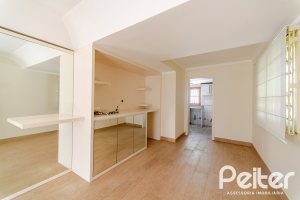 Casa em Condomínio à venda com 206m², 3 dormitórios, 1 suíte, 2 vagas, no bairro Tristeza em Porto Alegre