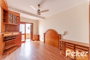 Casa em Condomínio à venda com 206m², 3 dormitórios, 1 suíte, 2 vagas, no bairro Tristeza em Porto Alegre