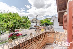 Casa em Condomínio à venda com 206m², 3 dormitórios, 1 suíte, 2 vagas, no bairro Tristeza em Porto Alegre