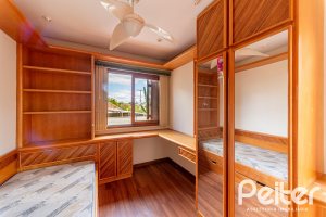 Casa em Condomínio à venda com 206m², 3 dormitórios, 1 suíte, 2 vagas, no bairro Tristeza em Porto Alegre