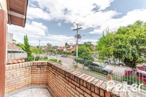Casa em Condomínio à venda com 206m², 3 dormitórios, 1 suíte, 2 vagas, no bairro Tristeza em Porto Alegre