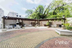 Apartamento à venda com 65m², 2 dormitórios, 1 suíte, 1 vaga, no bairro Cristal em PORTO ALEGRE