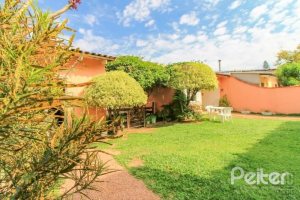 Casa à venda com 312m², 3 dormitórios, 2 suítes, 2 vagas, no bairro Ipanema em Porto Alegre