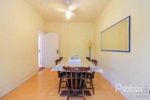 Casa à venda com 312m², 3 dormitórios, 2 suítes, 2 vagas, no bairro Ipanema em Porto Alegre