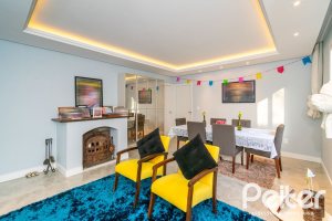 Casa à venda com 300m², 5 dormitórios, 5 suítes, 4 vagas, no bairro Jardim Isabel em Porto Alegre