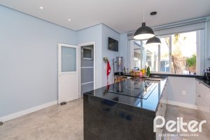 Casa à venda com 300m², 5 dormitórios, 5 suítes, 4 vagas, no bairro Jardim Isabel em Porto Alegre