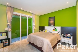 Casa à venda com 300m², 5 dormitórios, 5 suítes, 4 vagas, no bairro Jardim Isabel em Porto Alegre