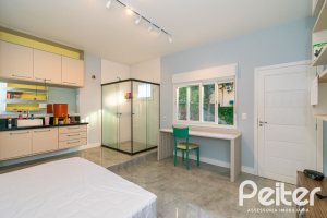 Casa à venda com 300m², 5 dormitórios, 5 suítes, 4 vagas, no bairro Jardim Isabel em Porto Alegre