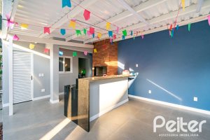 Casa à venda com 300m², 5 dormitórios, 5 suítes, 4 vagas, no bairro Jardim Isabel em Porto Alegre