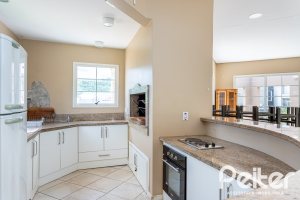 Casa em Condomínio à venda com 190m², 3 dormitórios, 1 suíte, 2 vagas, no bairro Vila Nova em PORTO ALEGRE