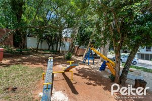 Casa em Condomínio à venda com 190m², 3 dormitórios, 1 suíte, 2 vagas, no bairro Vila Nova em PORTO ALEGRE