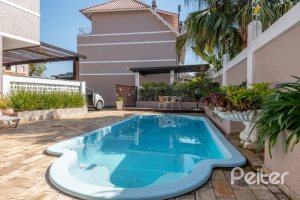 Casa em Condomínio à venda com 162m², 3 dormitórios, 1 suíte, 2 vagas, no bairro Vila Assunção em PORTO ALEGRE