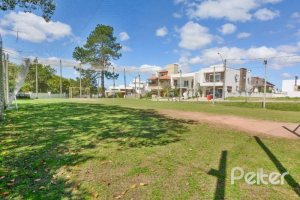 Casa em Condomínio à venda com 242m², 3 dormitórios, 3 suítes, 4 vagas, no bairro Mountain Ville em PORTO ALEGRE