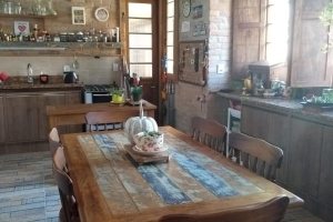 Casa à venda com 107m², 3 dormitórios, 1 suíte, 3 vagas, no bairro Guarujá em Porto Alegre