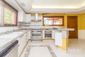 Casa à venda com 1107m², 4 dormitórios, 4 suítes, 8 vagas, no bairro Vila Assunção em Porto Alegre