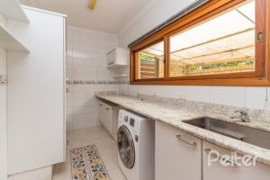 Casa à venda com 1107m², 4 dormitórios, 4 suítes, 8 vagas, no bairro Vila Assunção em Porto Alegre