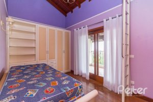 Casa à venda com 1107m², 4 dormitórios, 4 suítes, 8 vagas, no bairro Vila Assunção em Porto Alegre