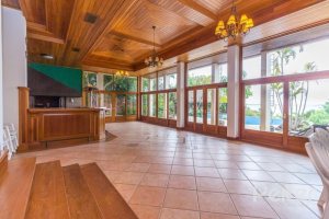 Casa à venda com 1107m², 4 dormitórios, 4 suítes, 8 vagas, no bairro Vila Assunção em Porto Alegre