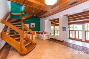 Casa à venda com 1107m², 4 dormitórios, 4 suítes, 8 vagas, no bairro Vila Assunção em Porto Alegre