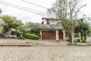 Casa à venda com 1107m², 4 dormitórios, 4 suítes, 8 vagas, no bairro Vila Assunção em Porto Alegre