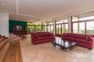 Casa à venda com 1107m², 4 dormitórios, 4 suítes, 8 vagas, no bairro Vila Assunção em Porto Alegre